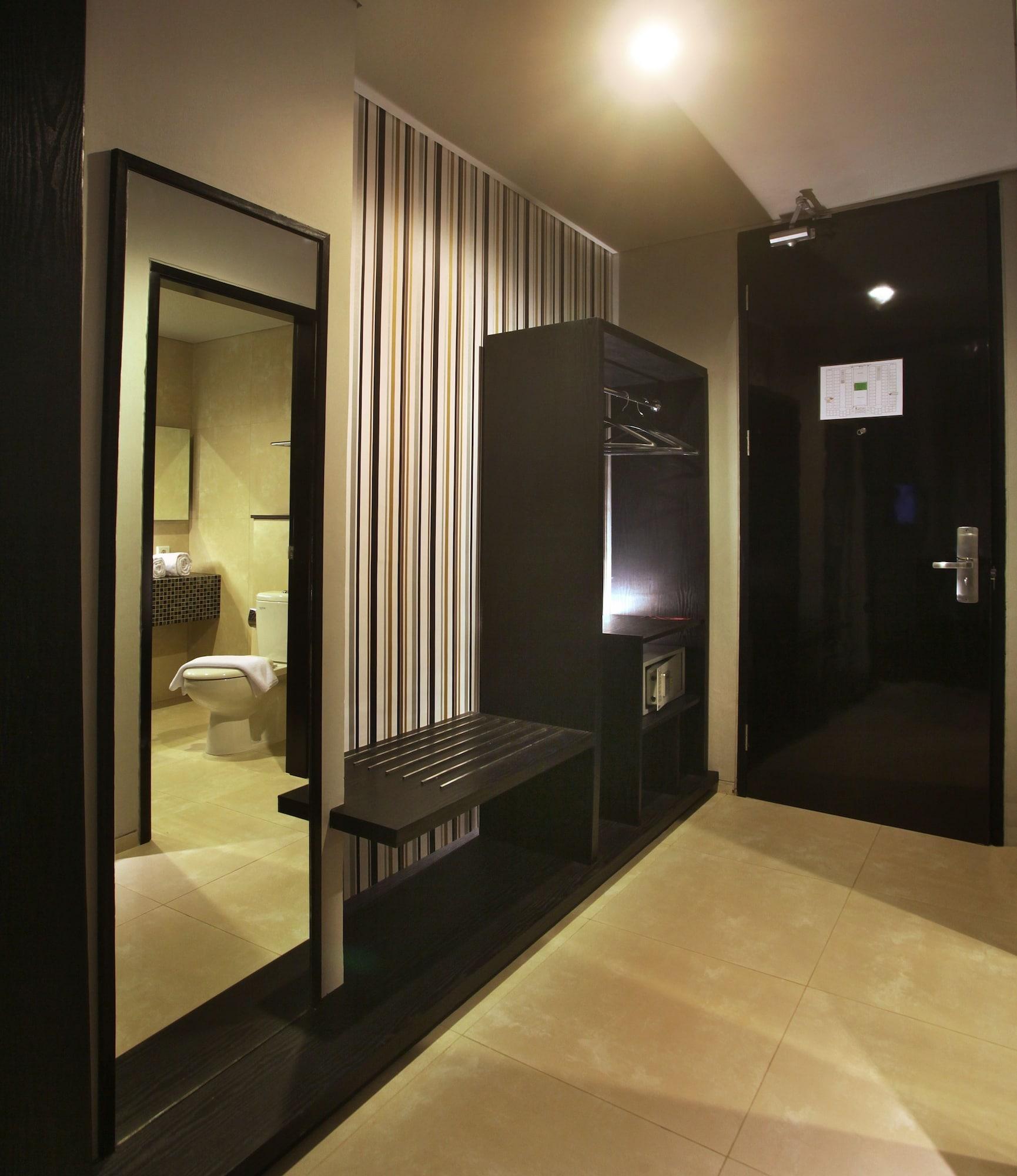 Cabin Hotel Jakarta Exterior photo