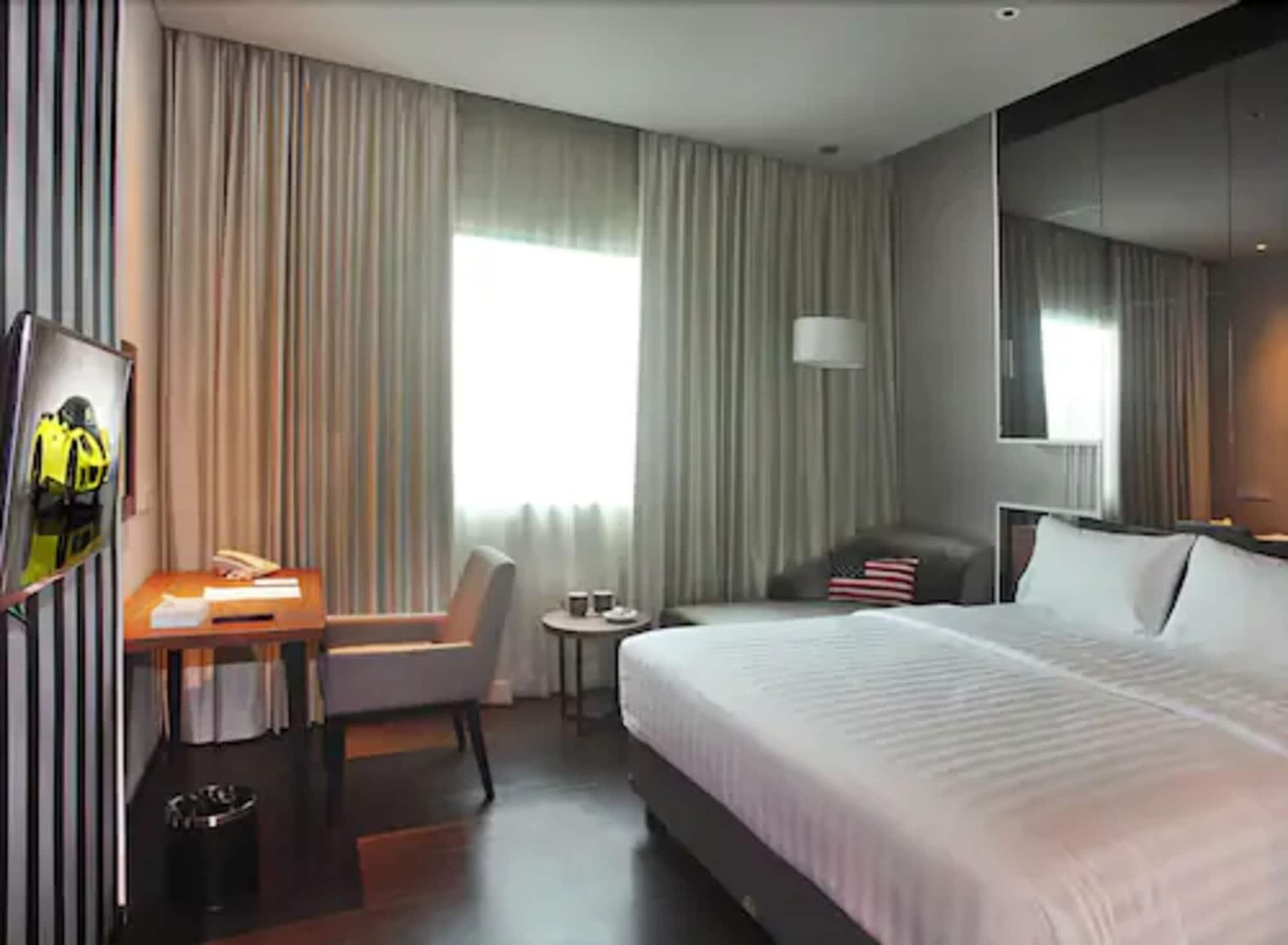 Cabin Hotel Jakarta Exterior photo