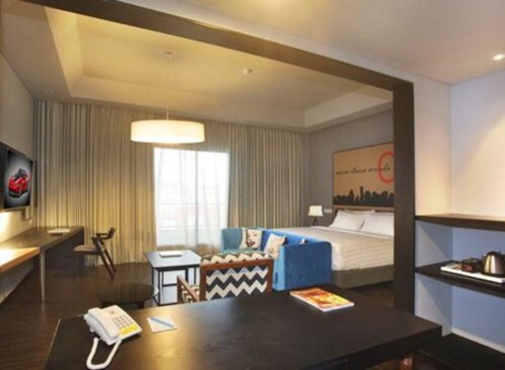 Cabin Hotel Jakarta Exterior photo