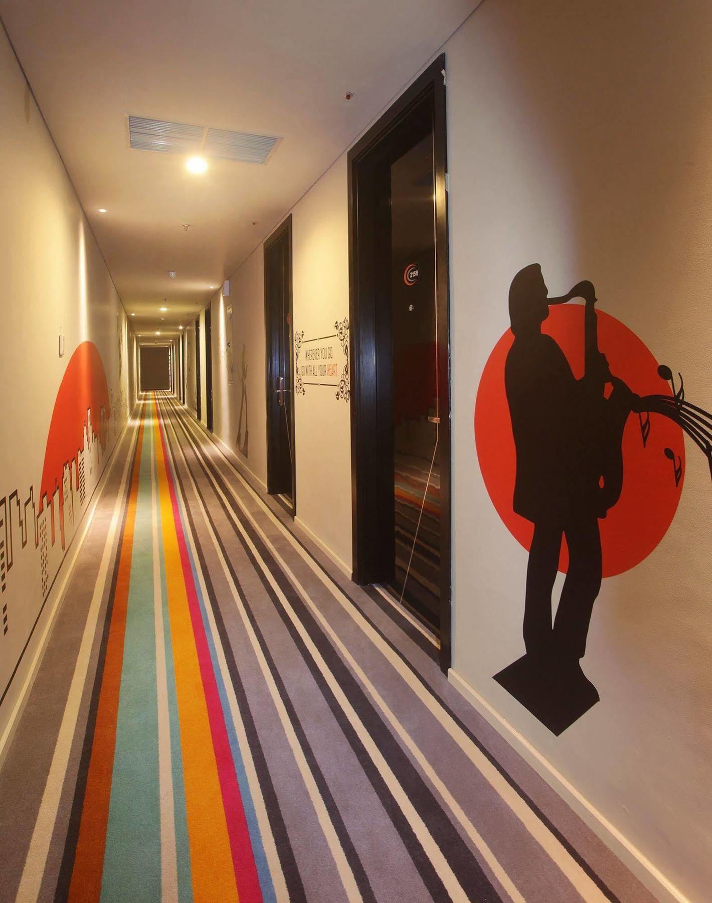 Cabin Hotel Jakarta Exterior photo